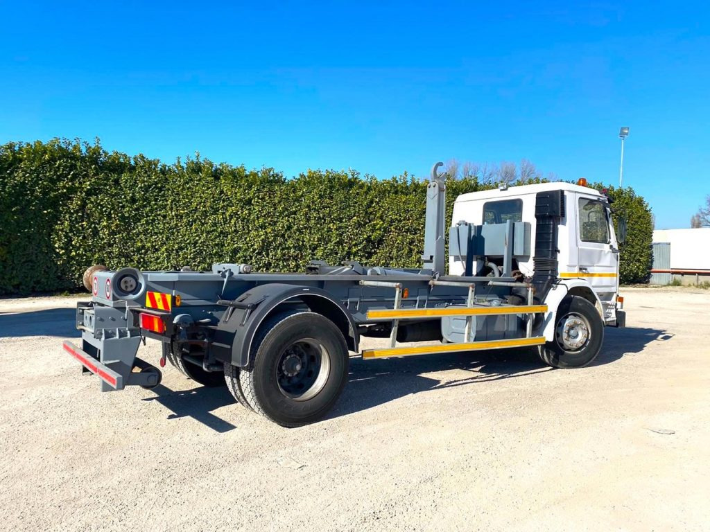 SCANIA H82 SCARRABILE BALESTRATO ANTERIORE E POSTE - Camion ampliroll: photos 4 SCANIA H82 SCARRABILE BALESTRATO ANTERIORE E POSTE - Camion ampliroll: photos 4
