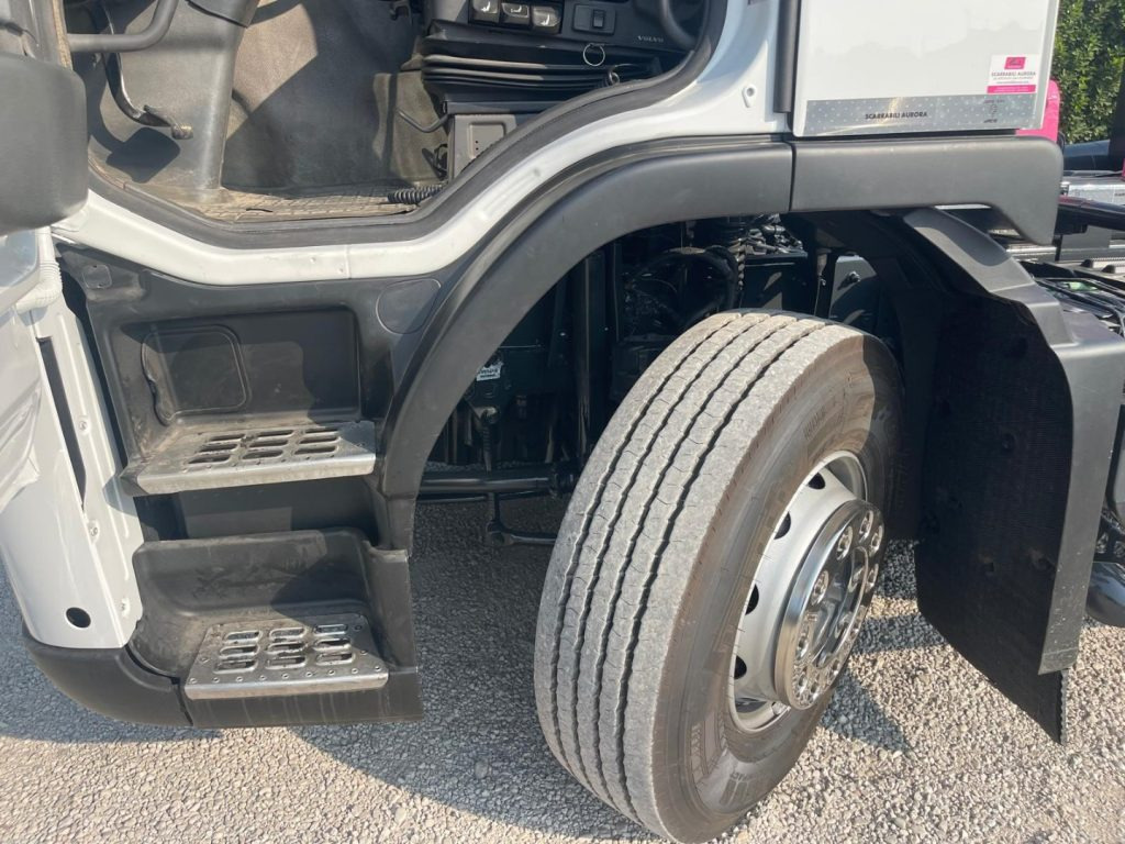 VOLVO FM9 SCARRABILE - Camion ampliroll: photos 3 VOLVO FM9 SCARRABILE - Camion ampliroll: photos 3