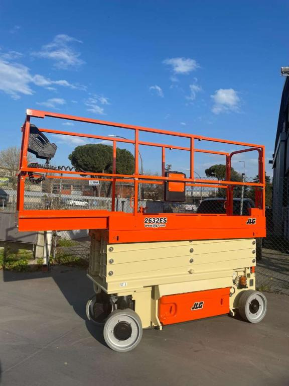 JLG 2632ES - Nacelle ciseaux: photos 1 JLG 2632ES - Nacelle ciseaux: photos 1
