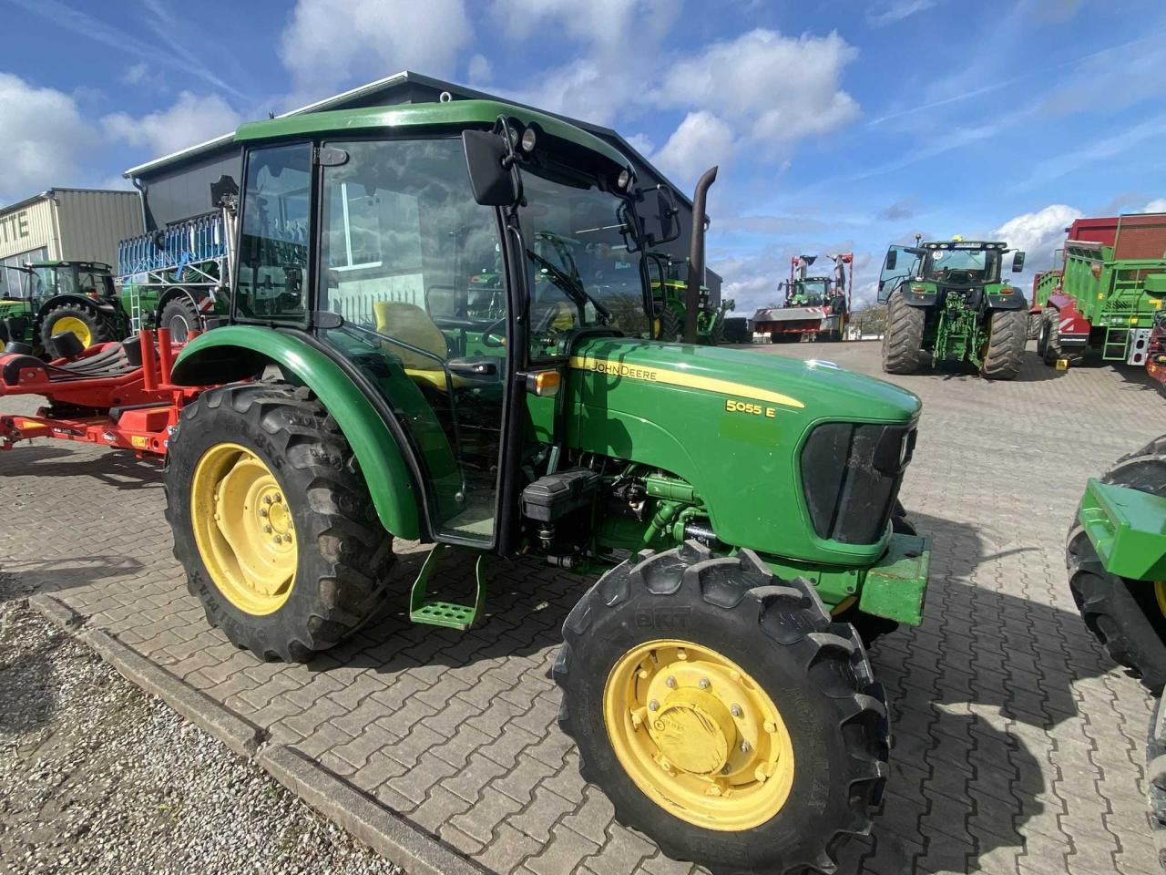 John Deere 5055E - Tracteur agricole: photos 1 John Deere 5055E - Tracteur agricole: photos 1