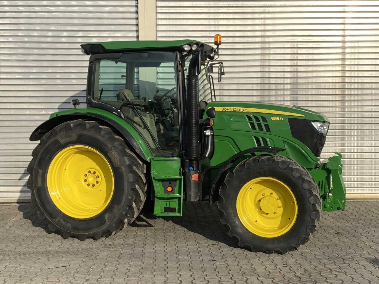 John Deere 6115R - Tracteur agricole: photos 1 John Deere 6115R - Tracteur agricole: photos 1