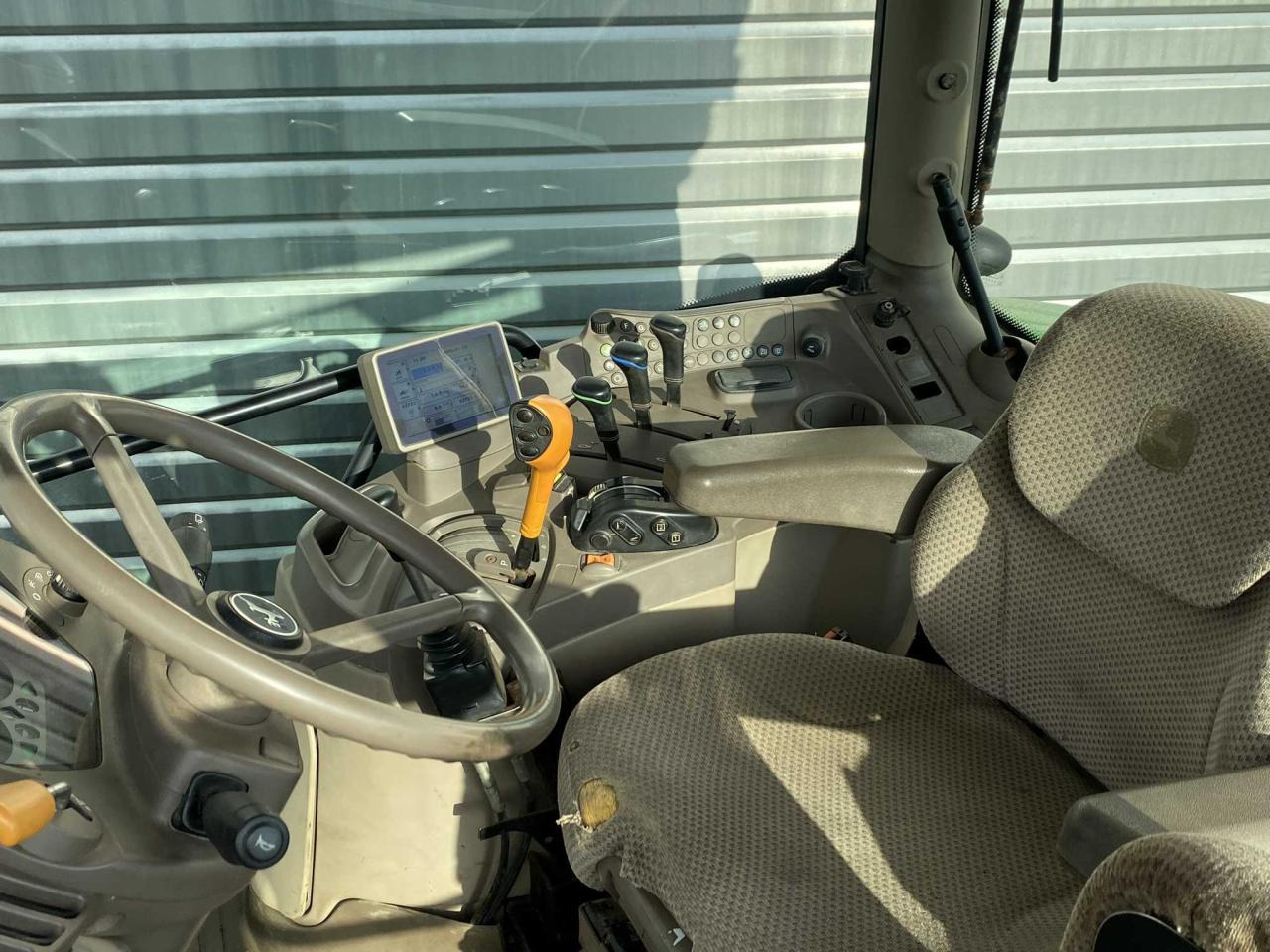 John Deere 6115R - Tracteur agricole: photos 5 John Deere 6115R - Tracteur agricole: photos 5