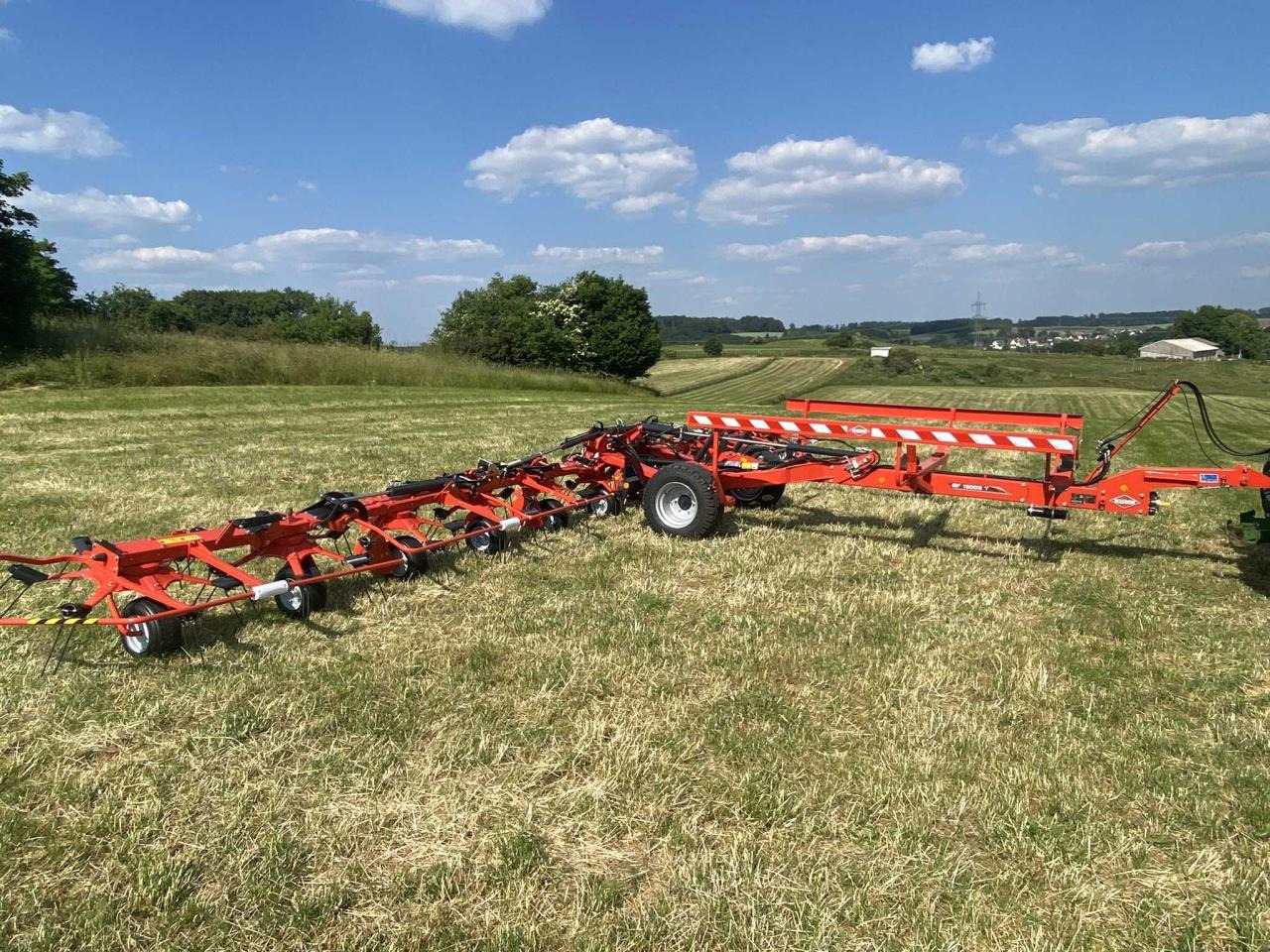 Kuhn GF13003T - Faneuse: photos 1 Kuhn GF13003T - Faneuse: photos 1