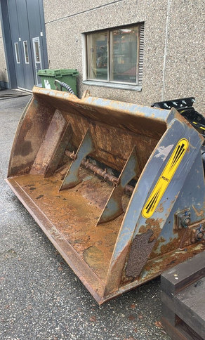 Pome1400 L - Epandeur de sable: photos 3 Pome1400 L - Epandeur de sable: photos 3