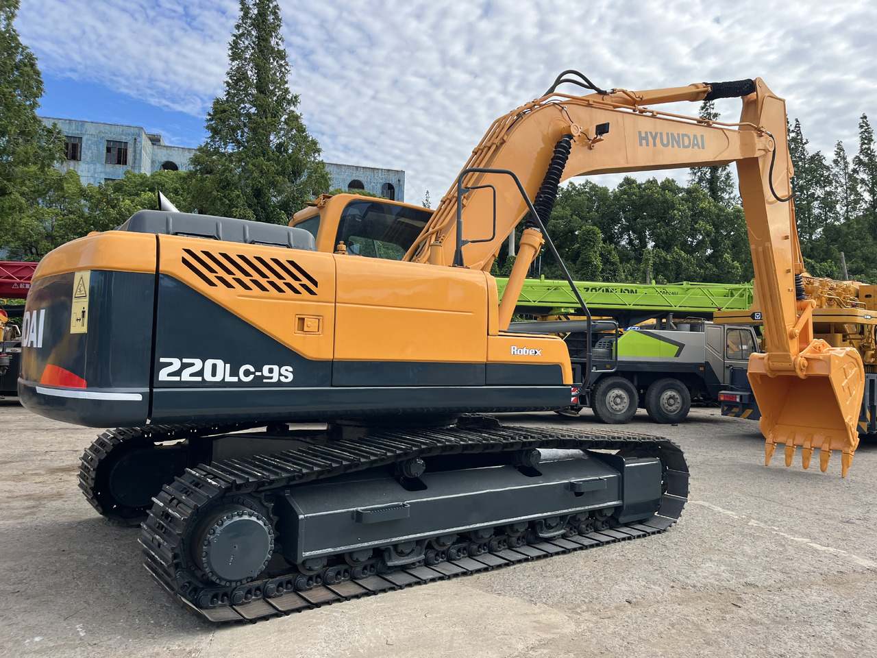 HYUNDAI Crawler excavator HYUNDAI 220 used 220lc-9 hyundai 225 excavator - Pelle: photos 2 HYUNDAI Crawler excavator HYUNDAI 220 used 220lc-9 hyundai 225 excavator - Pelle: photos 2