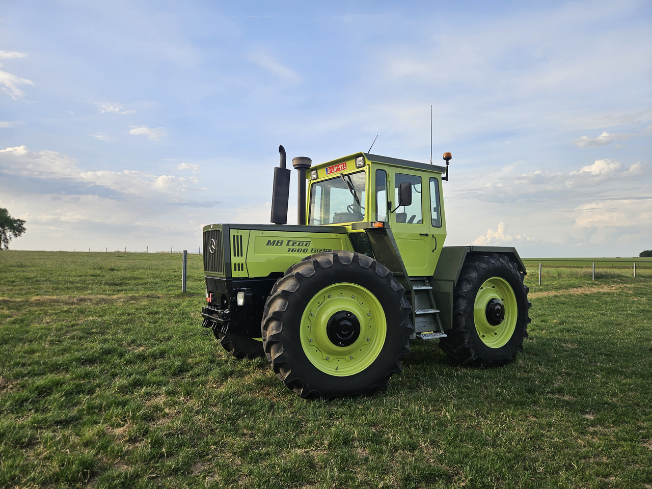 MERCEDES-BENZ MB-TRAC 1600 - Tracteur agricole: photos 1 MERCEDES-BENZ MB-TRAC 1600 - Tracteur agricole: photos 1