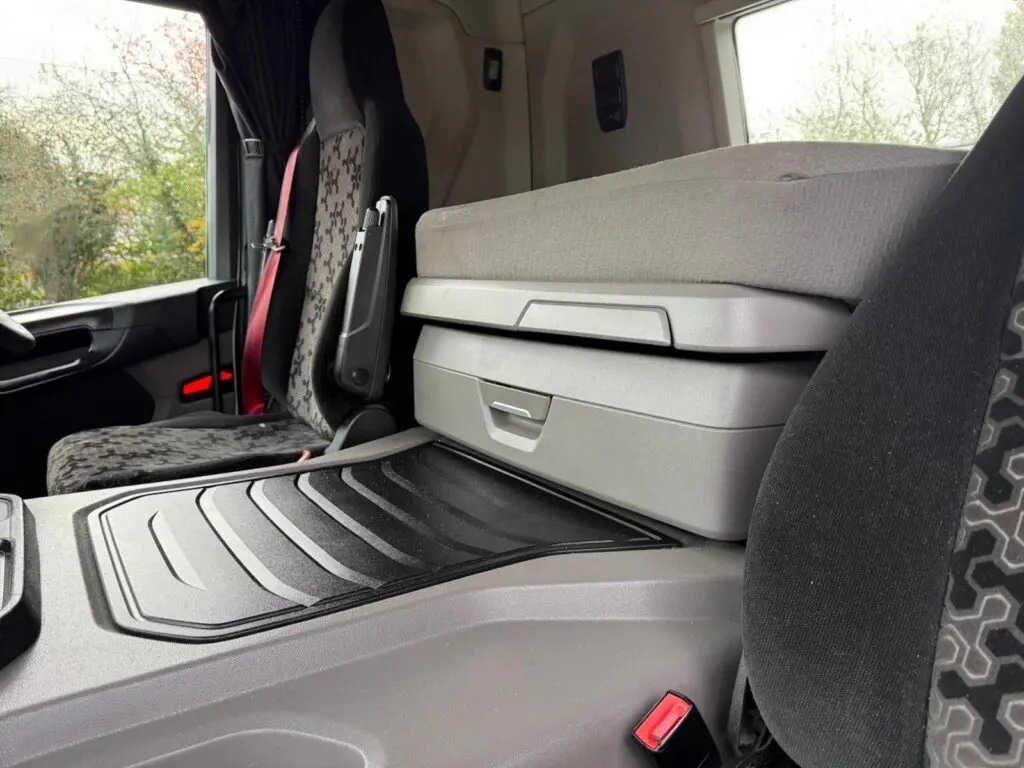 Tracteur routier Scania P 450: photos 17