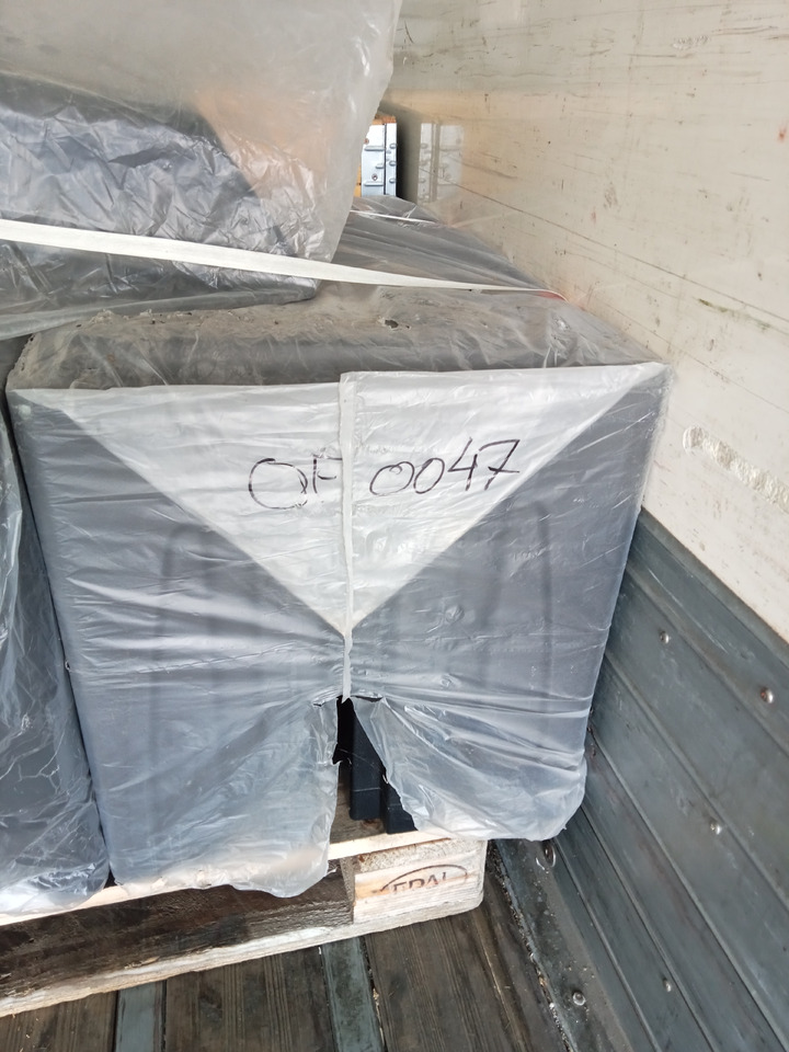 Trouillet COFFRE A OUTILS 800X470X450 - Carrosserie et extérieur: photos 1 Trouillet COFFRE A OUTILS 800X470X450 - Carrosserie et extérieur: photos 1