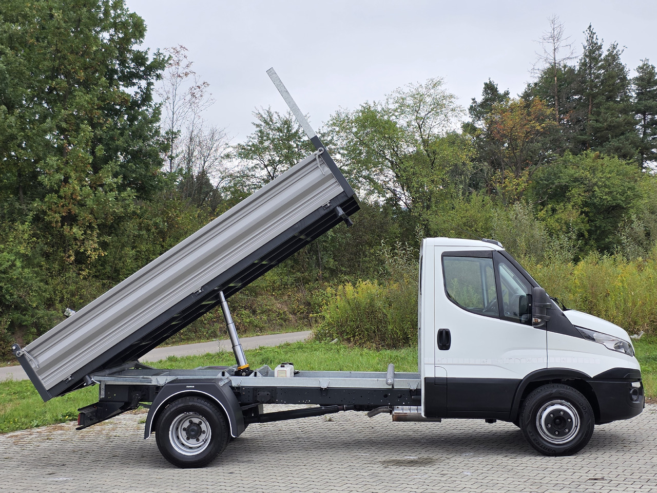 IVECO Daily 70c-17 Wywrotka 3.80 M ! Kiper 3-Stronny ! Klima ! 3.0 HPI * 170 Hp ! Super Stan ! Z Włoch ! - Utilitaire benne: photos 3 IVECO Daily 70c-17 Wywrotka 3.80 M ! Kiper 3-Stronny ! Klima ! 3.0 HPI * 170 Hp ! Super Stan ! Z Włoch ! - Utilitaire benne: photos 3