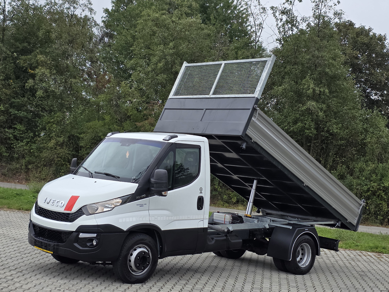 IVECO Daily 70c-17 Wywrotka 3.80 M ! Kiper 3-Stronny ! Klima ! 3.0 HPI * 170 Hp ! Super Stan ! Z Włoch ! - Utilitaire benne: photos 1 IVECO Daily 70c-17 Wywrotka 3.80 M ! Kiper 3-Stronny ! Klima ! 3.0 HPI * 170 Hp ! Super Stan ! Z Włoch ! - Utilitaire benne: photos 1