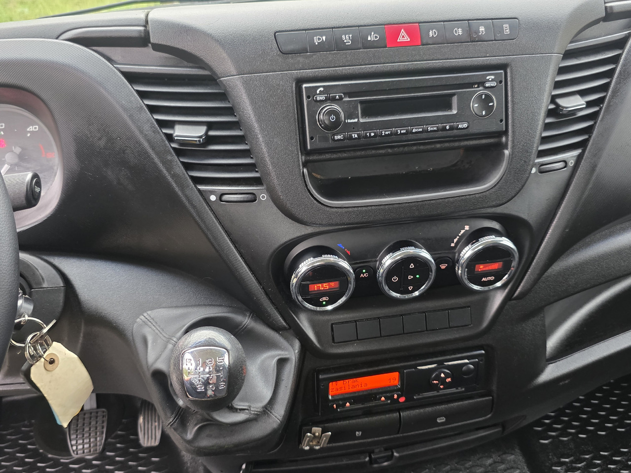 Utilitaire benne IVECO Daily 70c-17 Wywrotka 3.80 M ! Kiper 3-Stronny ! Klima ! 3.0 HPI * 170 Hp ! Super Stan ! Z Włoch !: photos 32 Utilitaire benne IVECO Daily 70c-17 Wywrotka 3.80 M ! Kiper 3-Stronny ! Klima ! 3.0 HPI * 170 Hp ! Super Stan ! Z Włoch !: photos 32