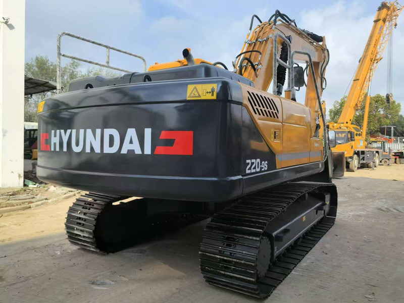 Hyundai R220LC-9S / 220 330 305 - Pelle sur chenille: photos 3 Hyundai R220LC-9S / 220 330 305 - Pelle sur chenille: photos 3
