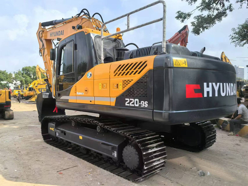 Hyundai R220LC-9S / 220 330 305 - Pelle sur chenille: photos 5 Hyundai R220LC-9S / 220 330 305 - Pelle sur chenille: photos 5