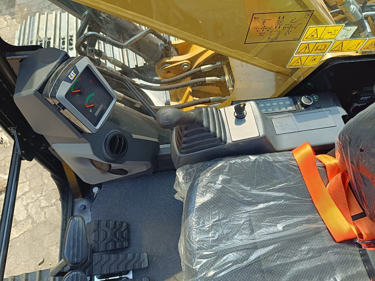 New Caterpillar 320D3GC tracked excavator - Pelle sur chenille: photos 4 New Caterpillar 320D3GC tracked excavator - Pelle sur chenille: photos 4