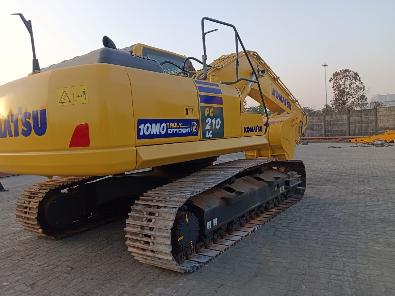 New Komatsu PC210 tracked excavator - Pelle sur chenille: photos 2 New Komatsu PC210 tracked excavator - Pelle sur chenille: photos 2