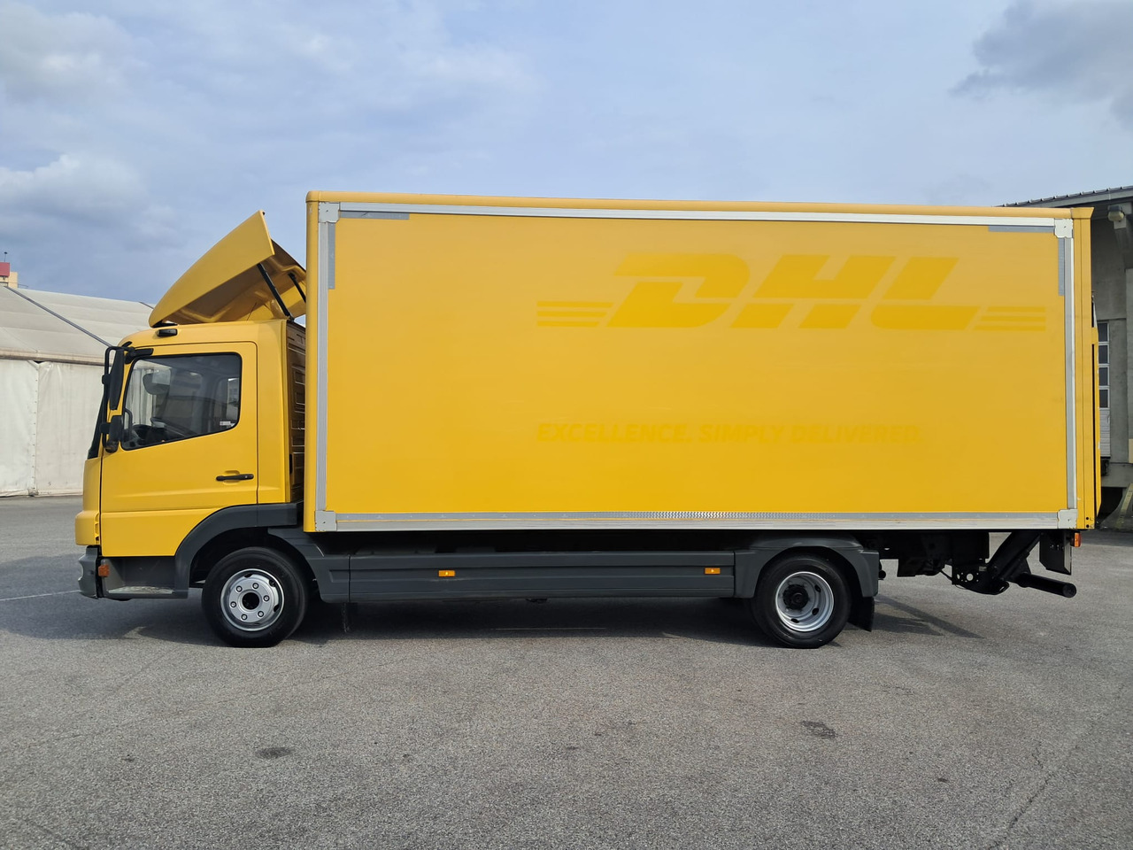 MERCEDES-BENZ ATEGO 8 16 Koffer mit LBW | Schalter | EZ 2013 - Camion fourgon: photos 4 MERCEDES-BENZ ATEGO 8 16 Koffer mit LBW | Schalter | EZ 2013 - Camion fourgon: photos 4