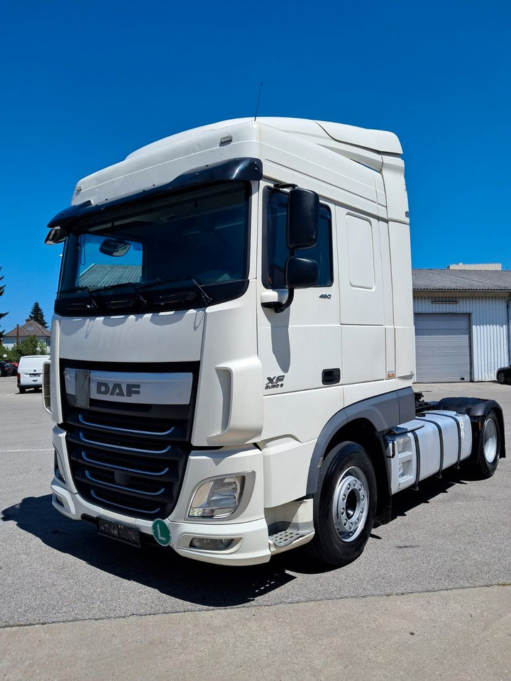 DAF XF 18.460 Schubboden | Klima | Retarder | Differ - Tracteur routier: photos 1 DAF XF 18.460 Schubboden | Klima | Retarder | Differ - Tracteur routier: photos 1