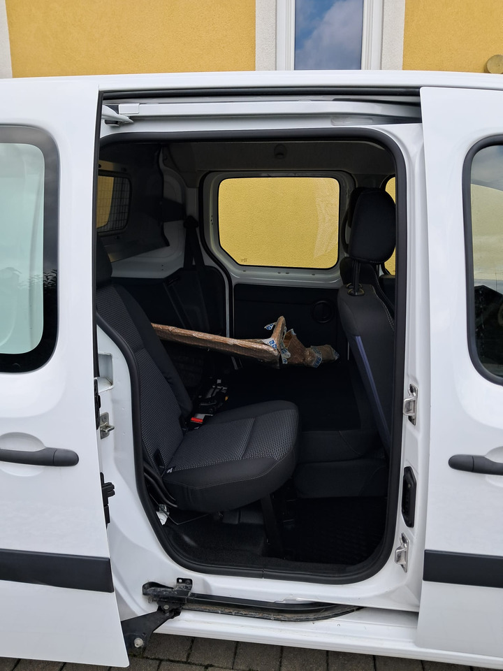 MERCEDES-BENZ Citan 109 CDI 5-Sitzer DKA | Schiebet. beids. | Klima | - Véhicule utilitaire, Utilitaire double cabine: photos 4 MERCEDES-BENZ Citan 109 CDI 5-Sitzer DKA | Schiebet. beids. | Klima | - Véhicule utilitaire, Utilitaire double cabine: photos 4