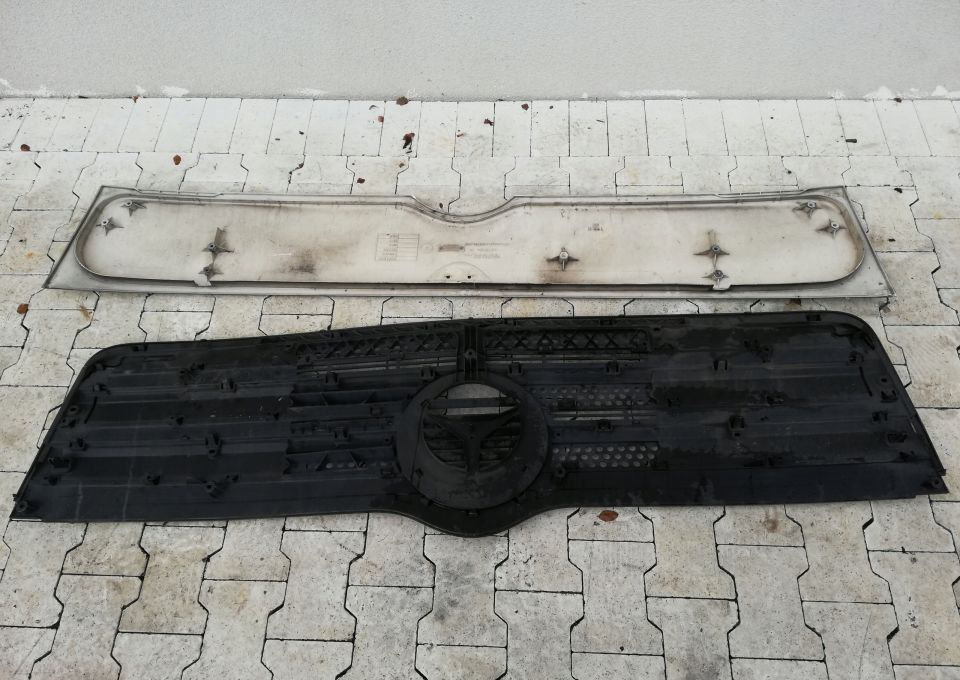 ATRAPA GRILL MASKA MERCEDES ATEGO EURO6 - Capot: photos 4 ATRAPA GRILL MASKA MERCEDES ATEGO EURO6 - Capot: photos 4