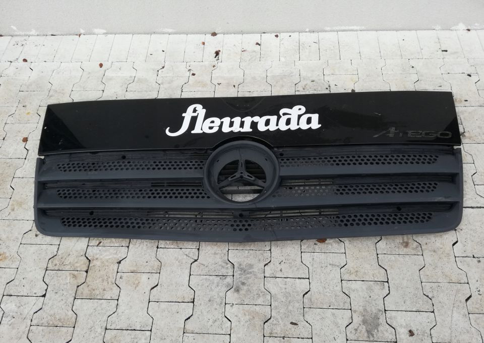 ATRAPA GRILL MASKA MERCEDES ATEGO EURO6 - Capot: photos 1 ATRAPA GRILL MASKA MERCEDES ATEGO EURO6 - Capot: photos 1