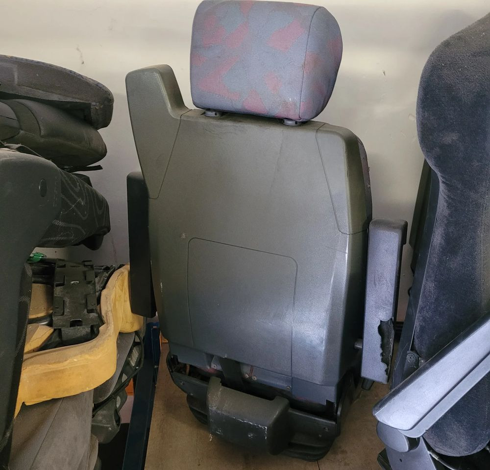 FOTEL KIEROWCY MERCEDES ATEGO CHWALIM116 - Siège pour Camion: photos 4 FOTEL KIEROWCY MERCEDES ATEGO CHWALIM116 - Siège pour Camion: photos 4