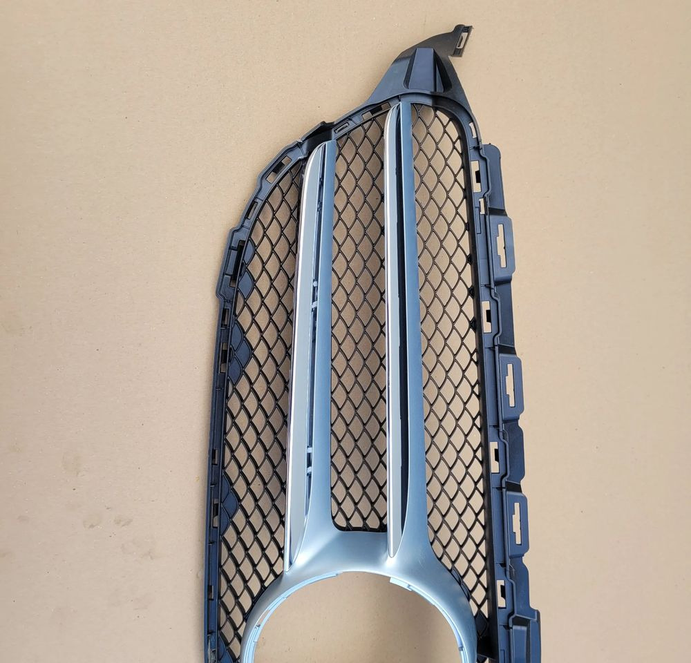 GRILL ATRAPA MERCEDES C KLASA A205 880 01 83 - Calandre pour Camion: photos 3 GRILL ATRAPA MERCEDES C KLASA A205 880 01 83 - Calandre pour Camion: photos 3