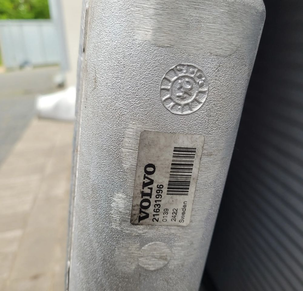 INTERCOOLER VOLVO FH4 FH5 21631996 SZCZELNY 2024 R - Système de refroidissement pour Camion: photos 3 INTERCOOLER VOLVO FH4 FH5 21631996 SZCZELNY 2024 R - Système de refroidissement pour Camion: photos 3