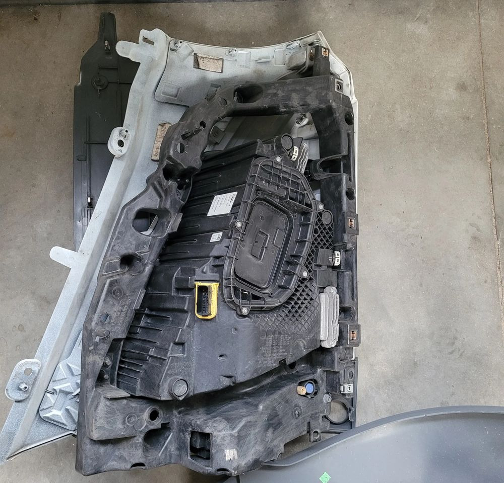 LAMPA GARNEK ZDERZAK VOLVO FH5 PRAWA ORYGINAŁ CHWALIM116 - Lumière/ Éclairage pour Camion: photos 4 LAMPA GARNEK ZDERZAK VOLVO FH5 PRAWA ORYGINAŁ CHWALIM116 - Lumière/ Éclairage pour Camion: photos 4