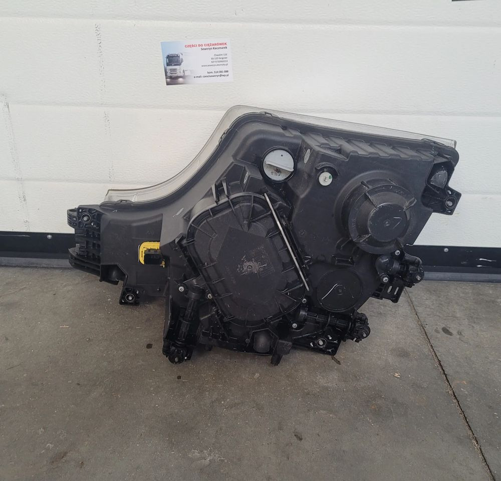 LAMPA RH MERCEDES ACTROS MP4 A9608200339 CHWALIM116 - Lumière/ Éclairage pour Camion: photos 3 LAMPA RH MERCEDES ACTROS MP4 A9608200339 CHWALIM116 - Lumière/ Éclairage pour Camion: photos 3