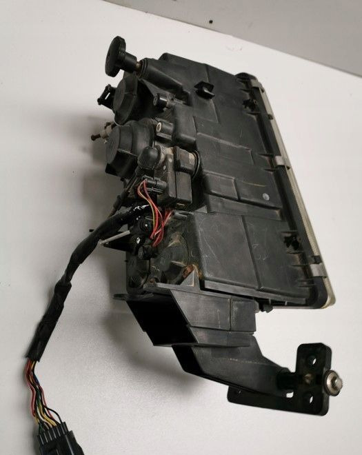 LAMPA VOLVO FH12 fh13 ORYGINAŁ LEWA - Feu avant pour Camion: photos 3 LAMPA VOLVO FH12 fh13 ORYGINAŁ LEWA - Feu avant pour Camion: photos 3