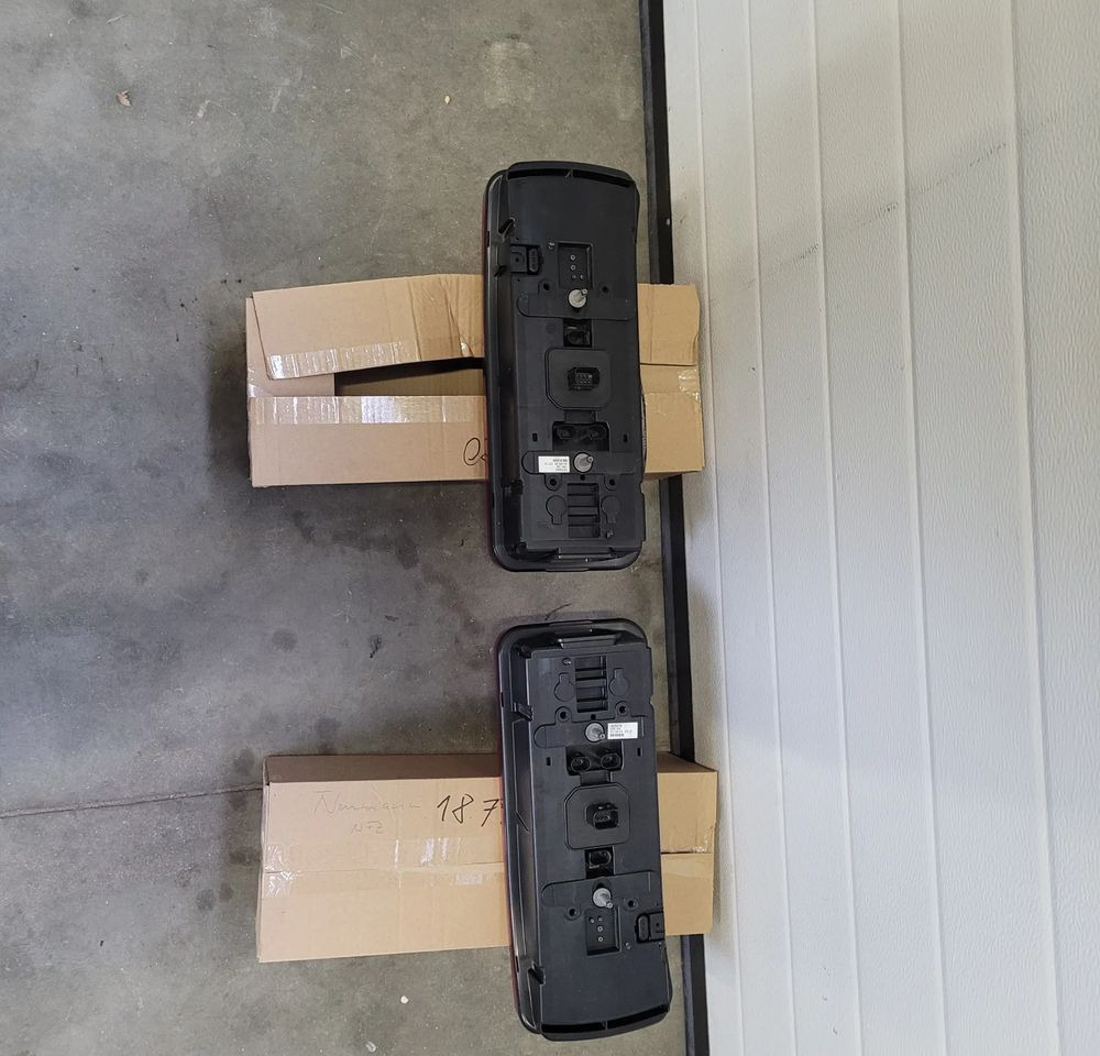 LAMPY TYL DAF XF CF ORYGINAŁ KOMPLET OM 1875579 CHWALIM116 - Feu arrière pour Camion: photos 2 LAMPY TYL DAF XF CF ORYGINAŁ KOMPLET OM 1875579 CHWALIM116 - Feu arrière pour Camion: photos 2