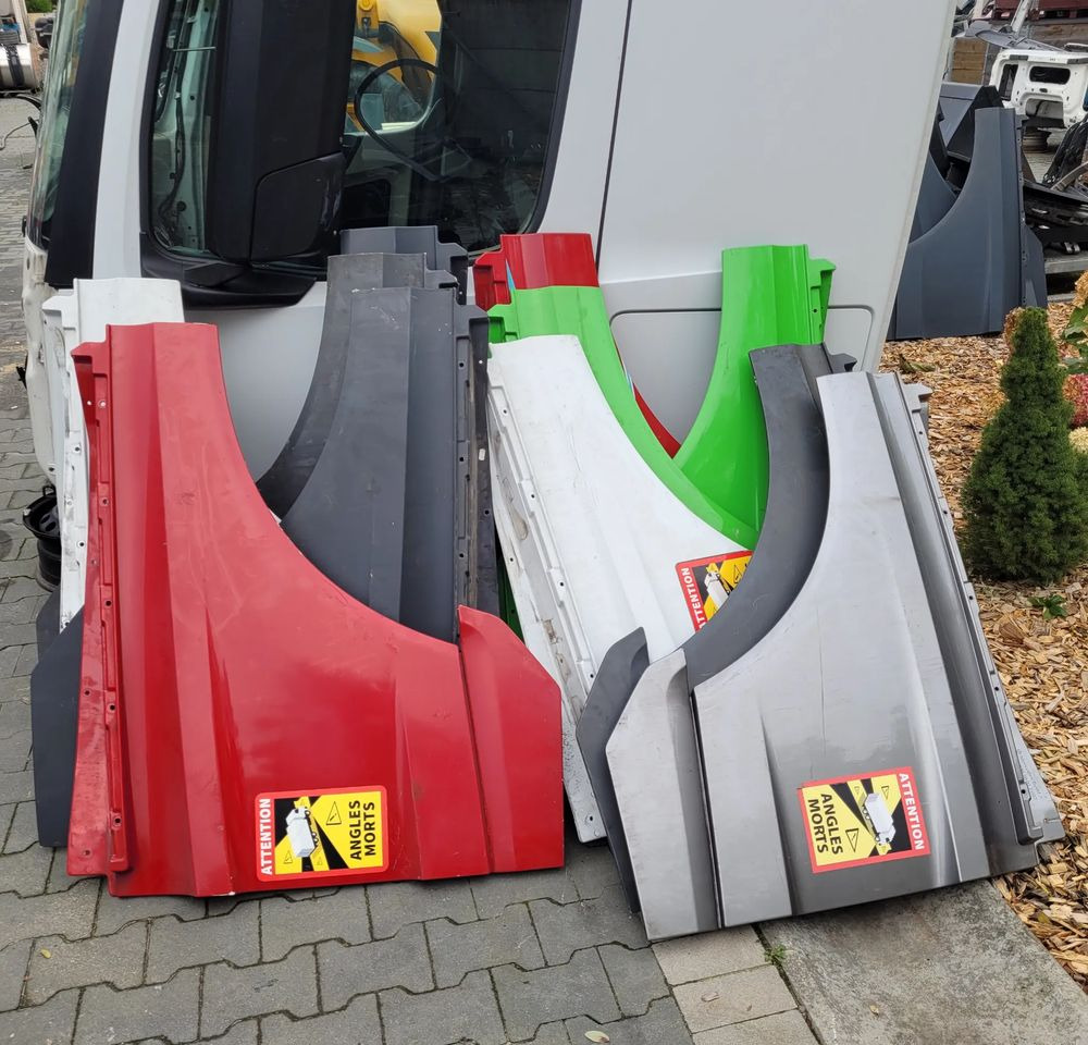 PRZEDŁUŻENIE DRZWI MERCEDES ACTROS MP4 ORYGINAŁ - Portière et pièces pour Camion: photos 1 PRZEDŁUŻENIE DRZWI MERCEDES ACTROS MP4 ORYGINAŁ - Portière et pièces pour Camion: photos 1