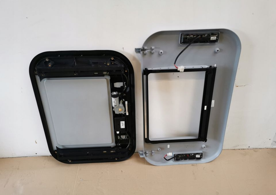 SZYBERDACH MAN TGX TGS ELKTRYCZNY - Carrosserie et extérieur pour Camion: photos 1 SZYBERDACH MAN TGX TGS ELKTRYCZNY - Carrosserie et extérieur pour Camion: photos 1