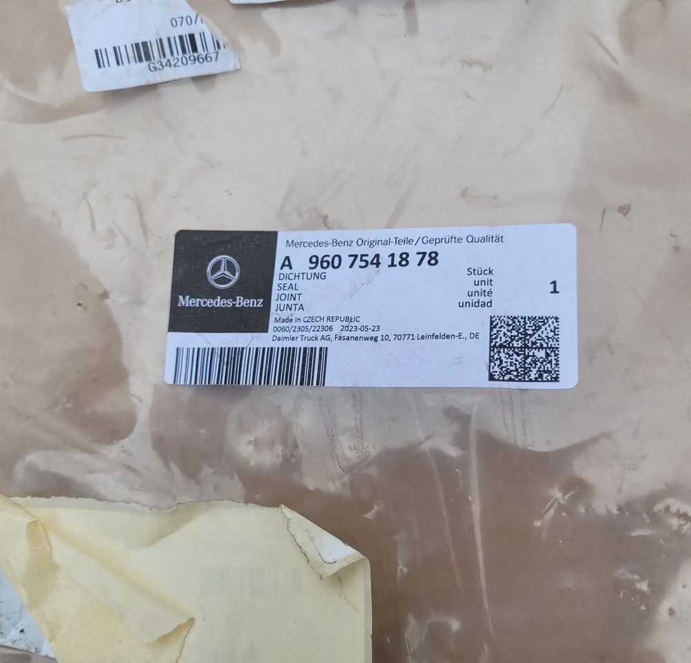 USZCZELKA MERCEDES ACTROS MP4 MP5 ORYGINAŁ NOWA A9607541878 CHWALIM116 - Carrosserie et extérieur pour Camion: photos 2 USZCZELKA MERCEDES ACTROS MP4 MP5 ORYGINAŁ NOWA A9607541878 CHWALIM116 - Carrosserie et extérieur pour Camion: photos 2