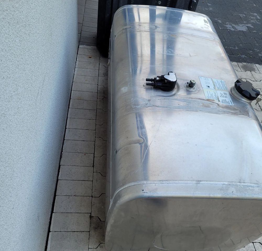 ZBIORNIK PALIWA MAN TGX 490L 81.12201-6732 130X63X68 - Réservoir de carburant pour Camion: photos 2 ZBIORNIK PALIWA MAN TGX 490L 81.12201-6732 130X63X68 - Réservoir de carburant pour Camion: photos 2