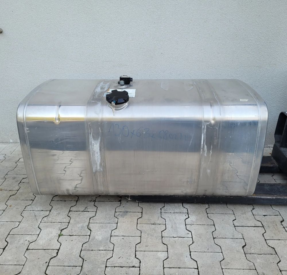 ZBIORNIK PALIWA MAN TGX 490L 81.12201-6732 130X63X68 - Réservoir de carburant pour Camion: photos 1 ZBIORNIK PALIWA MAN TGX 490L 81.12201-6732 130X63X68 - Réservoir de carburant pour Camion: photos 1