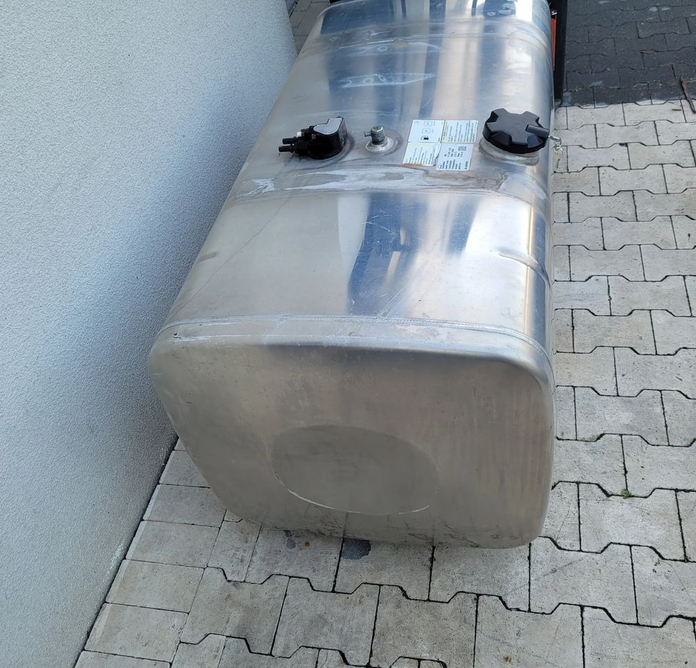 ZBIORNIK PALIWA MAN TGX 490L 81.12201-6732 130X63X68 - Réservoir de carburant pour Camion: photos 3 ZBIORNIK PALIWA MAN TGX 490L 81.12201-6732 130X63X68 - Réservoir de carburant pour Camion: photos 3