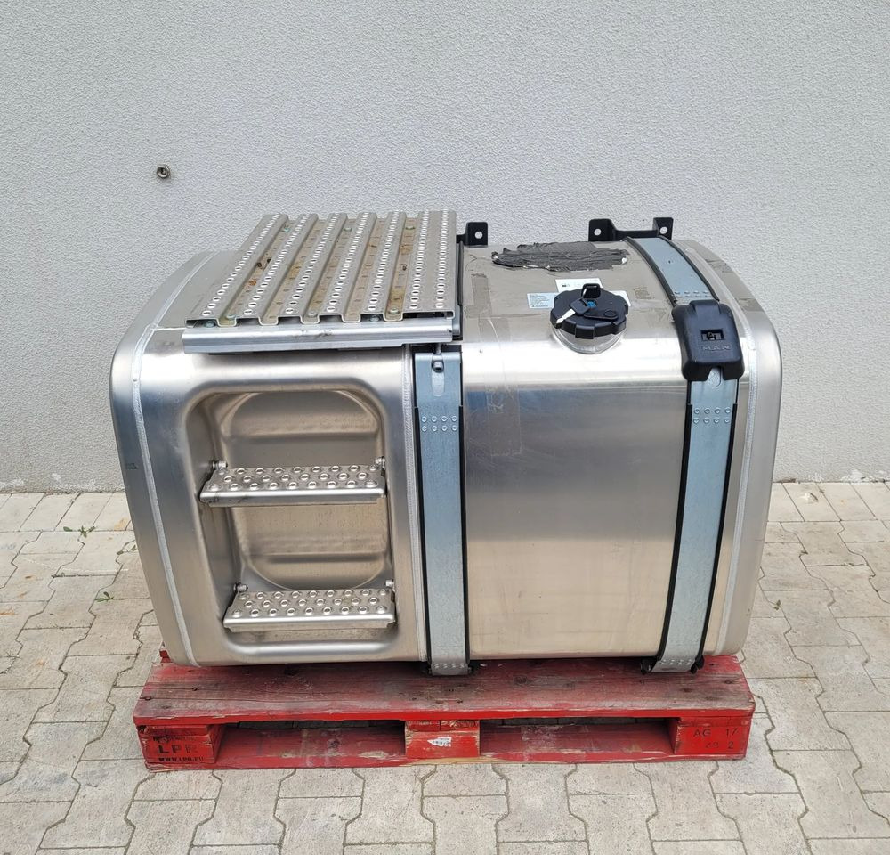 ZBIORNIK PALIWA MAN TGX TG3 81.12201-6929 460L CHWALIM116 - Réservoir de carburant pour Camion: photos 1 ZBIORNIK PALIWA MAN TGX TG3 81.12201-6929 460L CHWALIM116 - Réservoir de carburant pour Camion: photos 1