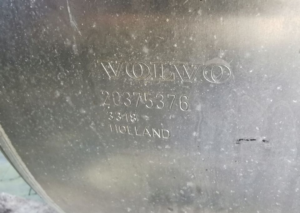 ZBIORNIK PALIWA VOLVO FH STARY TYP 20375376 - Réservoir de carburant pour Camion: photos 4 ZBIORNIK PALIWA VOLVO FH STARY TYP 20375376 - Réservoir de carburant pour Camion: photos 4
