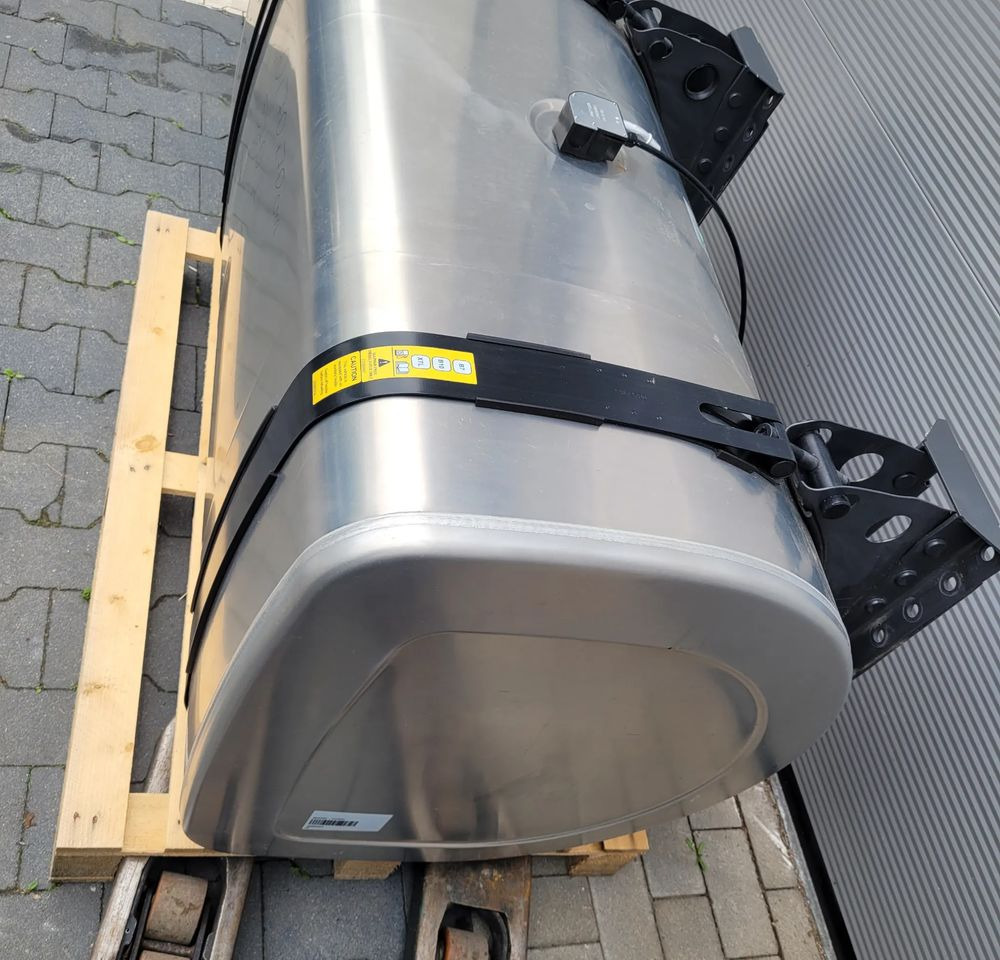 ZBIORNIK PALIWA VOLVO FH4 FH5 GAMA 140X70X70CM 21516453 570L CHWALIM116 - Réservoir de carburant pour Camion: photos 3 ZBIORNIK PALIWA VOLVO FH4 FH5 GAMA 140X70X70CM 21516453 570L CHWALIM116 - Réservoir de carburant pour Camion: photos 3