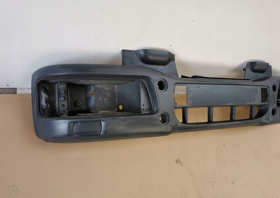 ZDERZAK IVECO EUROCARGO ORYGINAŁ 504039191 - Pare-chocs pour Camion: photos 2 ZDERZAK IVECO EUROCARGO ORYGINAŁ 504039191 - Pare-chocs pour Camion: photos 2