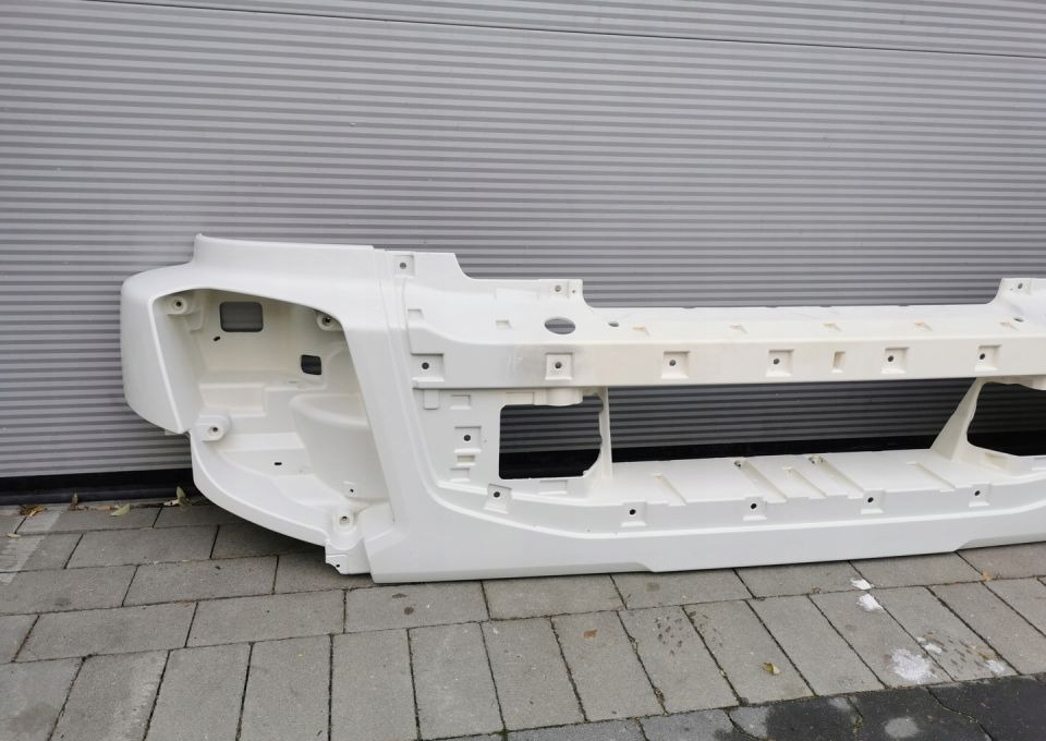 ZDERZAK VOLVO FL E6 NOWY ORYGINAŁ 82639926 - Pare-chocs pour Camion: photos 3 ZDERZAK VOLVO FL E6 NOWY ORYGINAŁ 82639926 - Pare-chocs pour Camion: photos 3