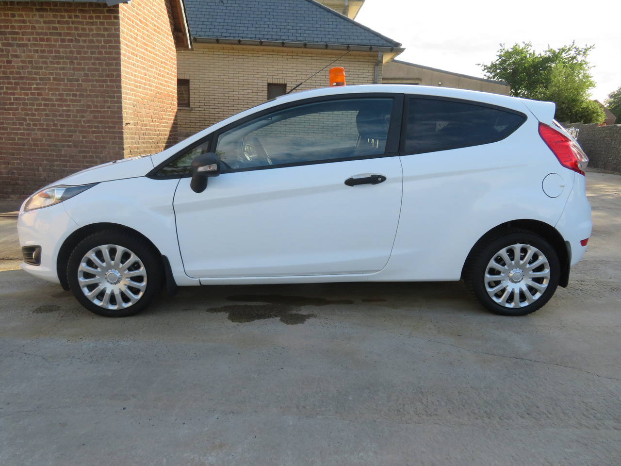 Ford Fiësta Van 1.5 - Fourgonnette: photos 4 Ford Fiësta Van 1.5 - Fourgonnette: photos 4