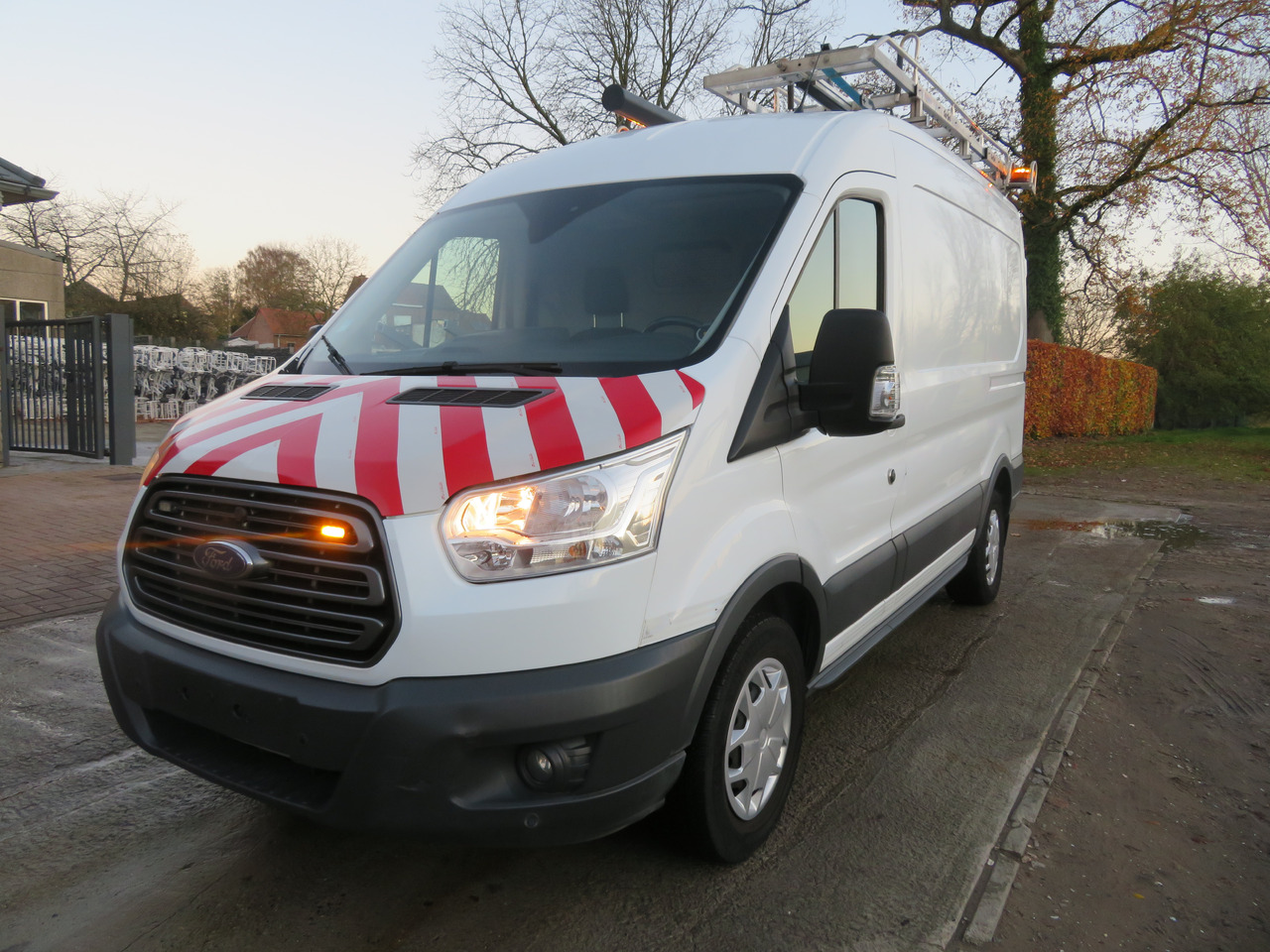 Ford Transit 2.0TDCi - L2H2 - Fourgon utilitaire: photos 3 Ford Transit 2.0TDCi - L2H2 - Fourgon utilitaire: photos 3