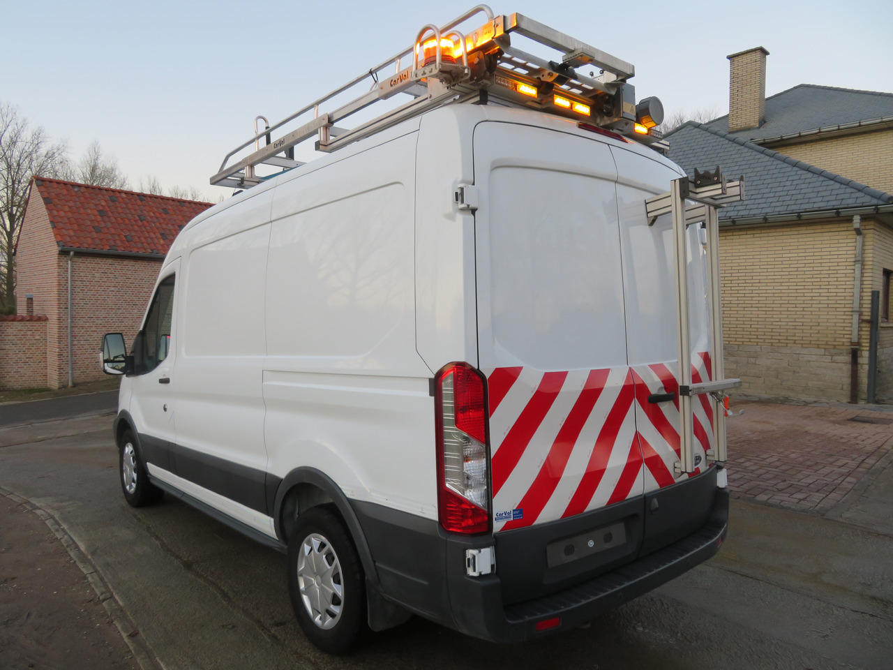 Ford Transit 2.0TDCi - L2H2 - Fourgon utilitaire: photos 5 Ford Transit 2.0TDCi - L2H2 - Fourgon utilitaire: photos 5