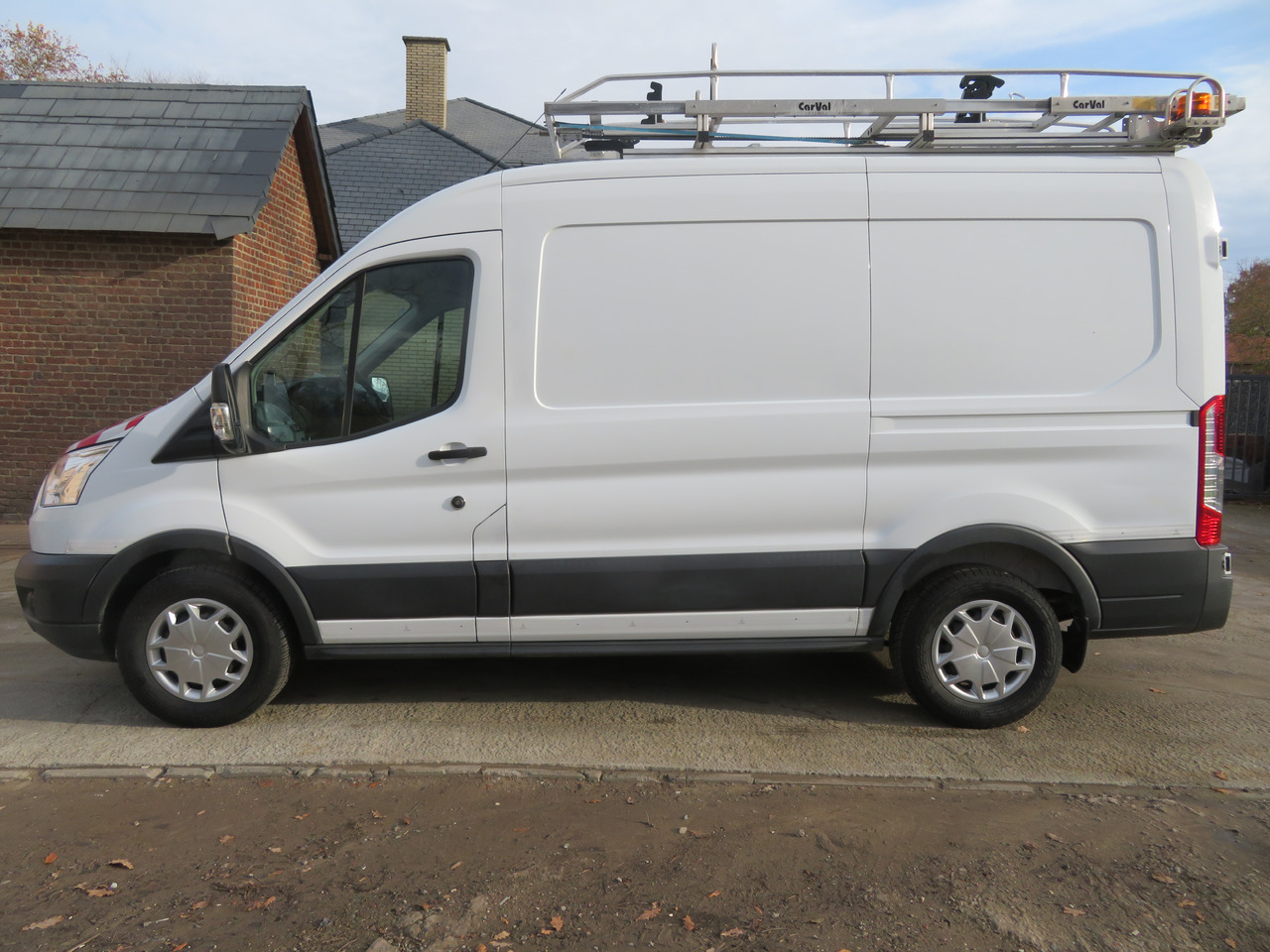 Ford Transit 2.0TDCi - L2H2 - Fourgon utilitaire: photos 4 Ford Transit 2.0TDCi - L2H2 - Fourgon utilitaire: photos 4