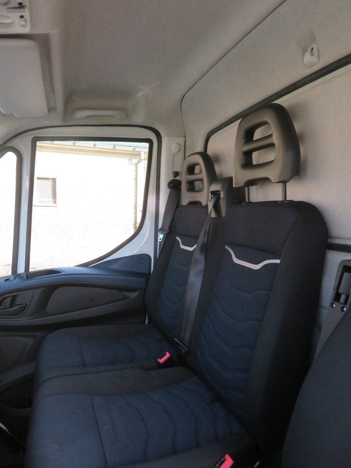 Fourgon grand volume Iveco Daily 35C14: photos 13