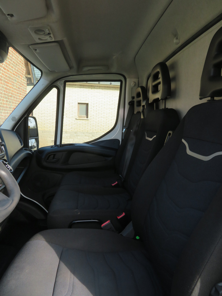 Fourgon grand volume Iveco Daily 35C14: photos 12