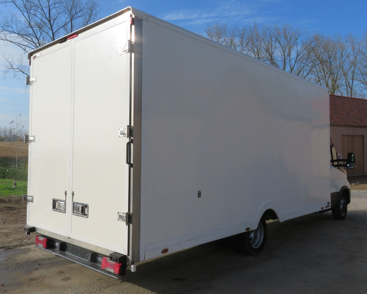 Fourgon grand volume Iveco Daily 35C14: photos 8