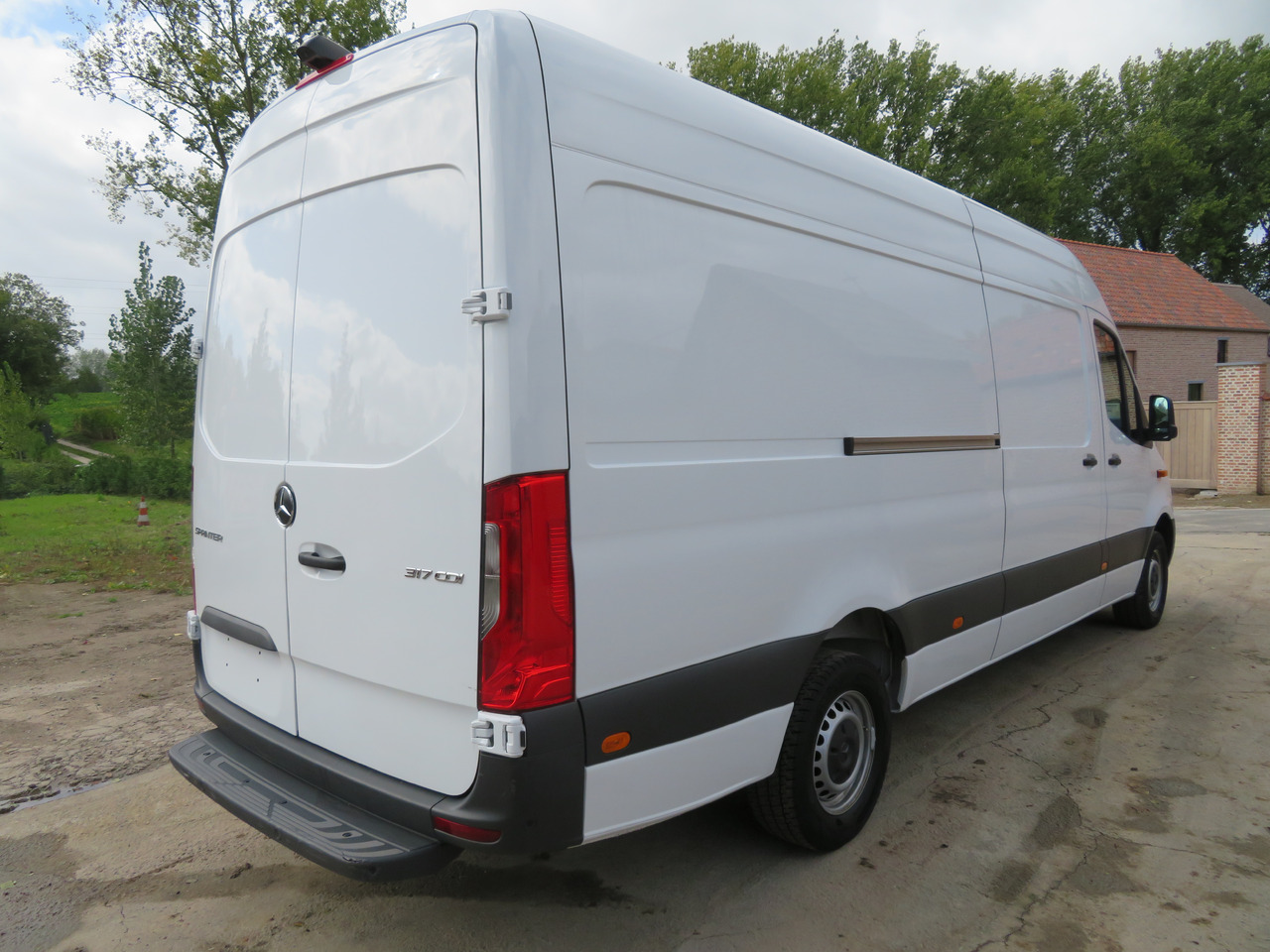 Fourgon utilitaire neuf Mercedes-Benz Sprinter 317cdi - A3H2: photos 7 Fourgon utilitaire neuf Mercedes-Benz Sprinter 317cdi - A3H2: photos 7